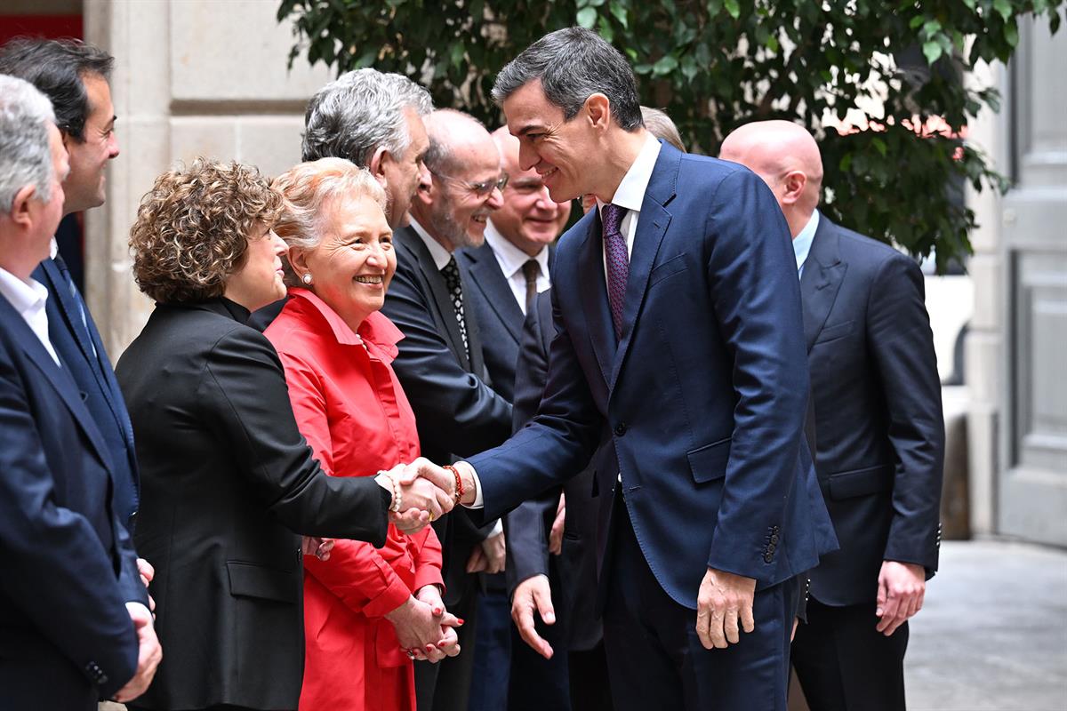 20/02/2025. Pedro Sánchez se reúne con los presidentes de las Cámaras de Comercio de Cataluña. El presidente del Gobierno, Pedro Sánchez, en...